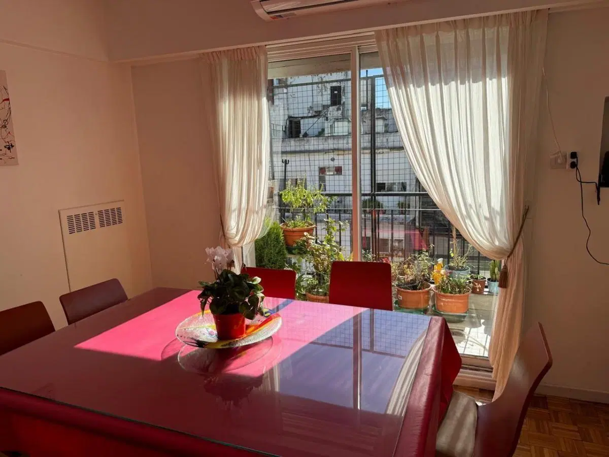 3 ambientes en Recoleta. Balcón/parrilla. Cochera. apto crédito. 3