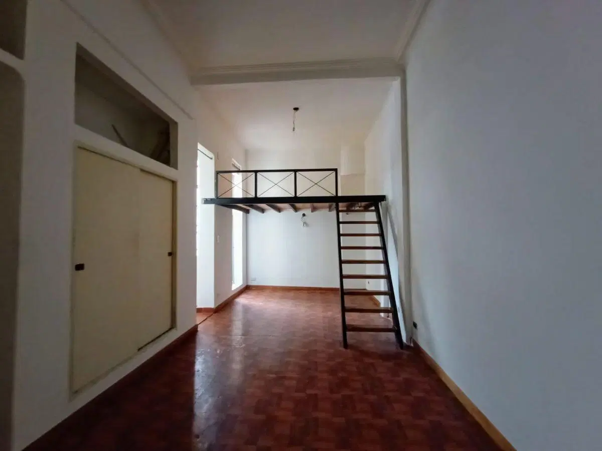 Monoambiente en Rivadavia al 2700 4