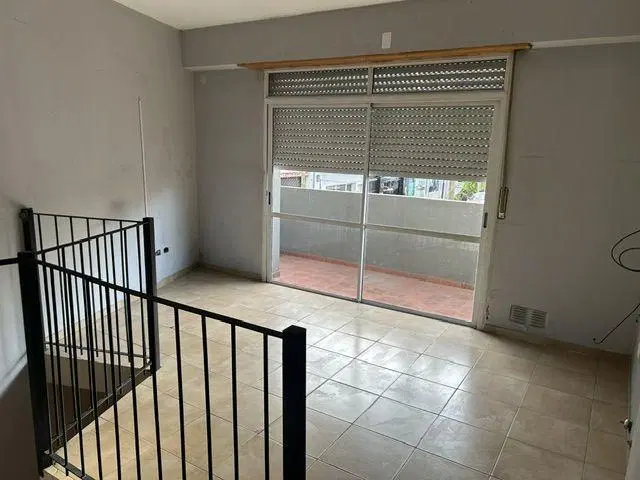 EXCELENTE y AMPLIO DEPARTAMENTO en ALQUILER SIN EXPENSAS en VALENTIN ALSINA 3