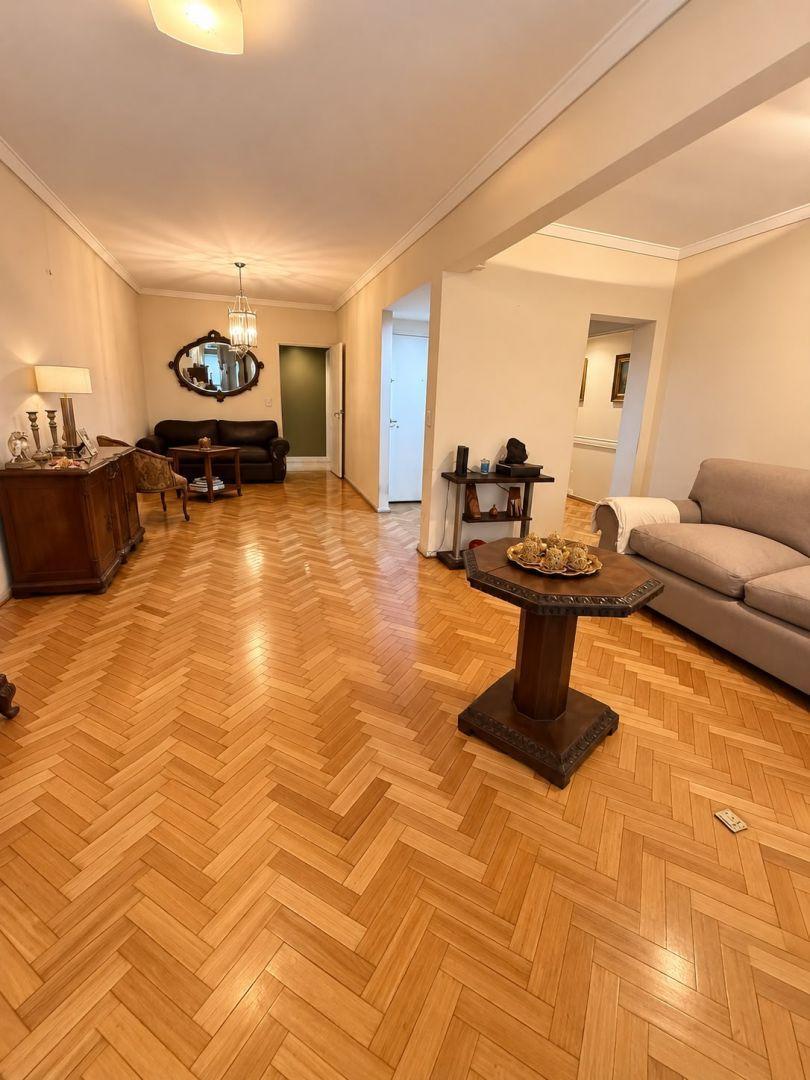 Foto de PISO EN RECOLETA- 4 AMB- PATIO PRIVADO-COCHERA., imagen 3