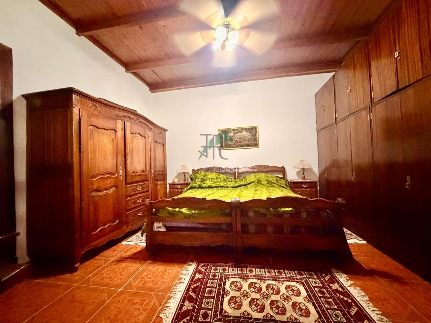 CASA ESTLO INGLES 3 DORMITORIOS 200 MTS DE FONDO IMPECABLE
