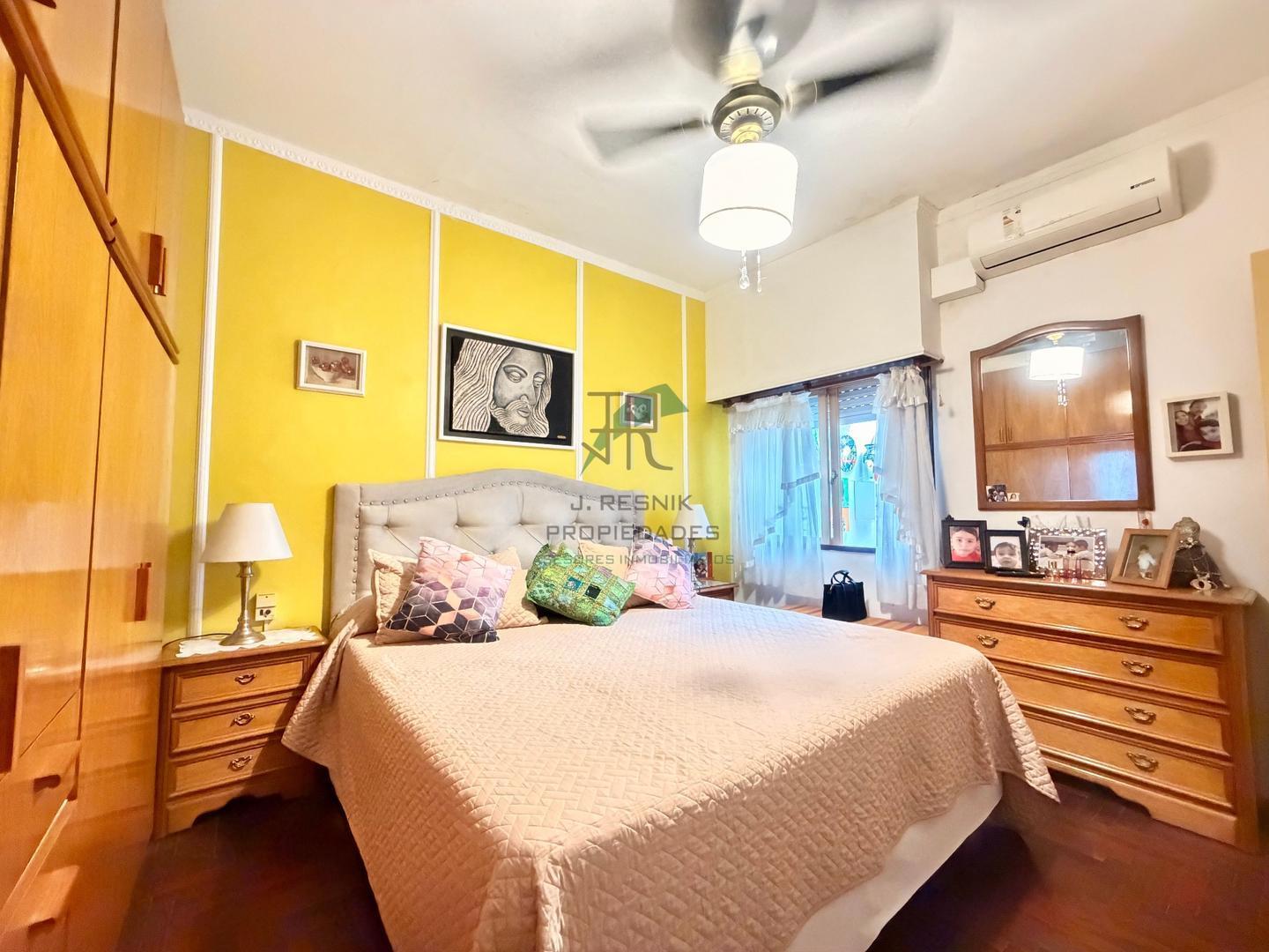 EXCELENTE CASA TIPO CHALET CON PILETA