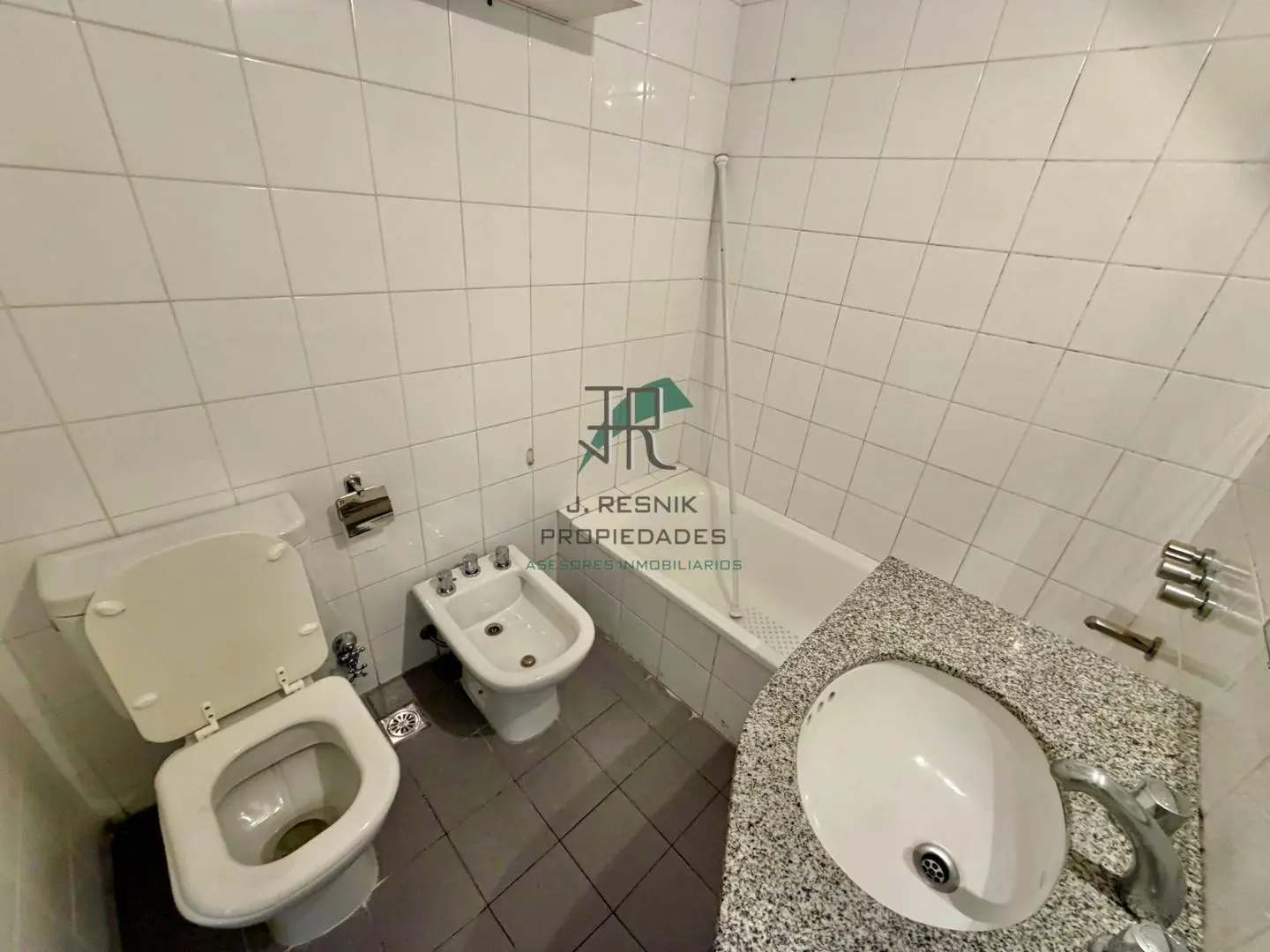 Excelente 2 ambientes - cochera cubierta - seguridad piscina 2