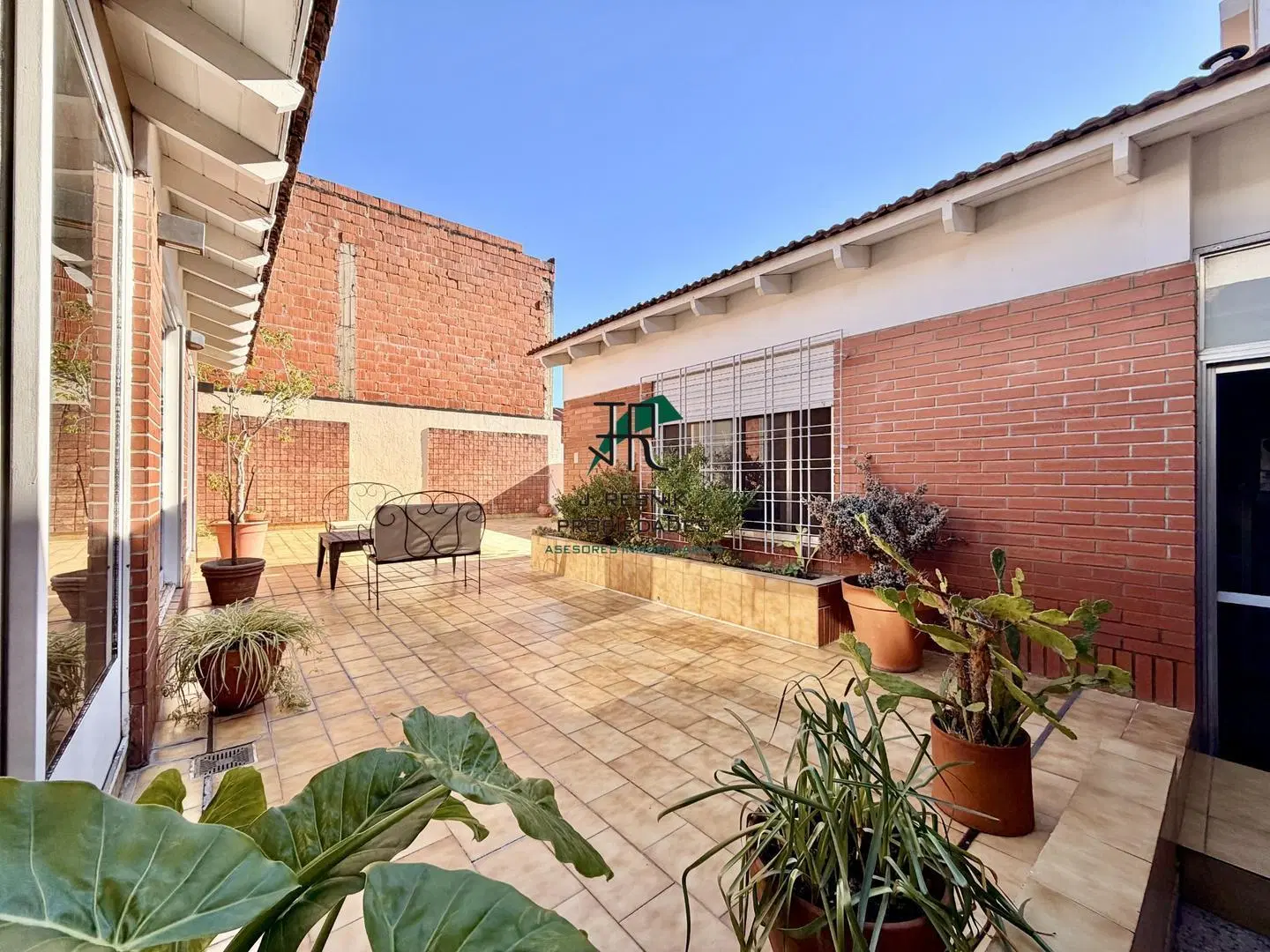 CASA 4 AMB - 2 COCHERAS - PATIO - QUINCHO - GALPÓN IMPECABLE 2