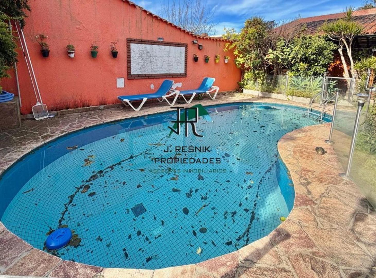 Foto de Excelente casa 5 ambientes con pileta y cochera, imagen 2