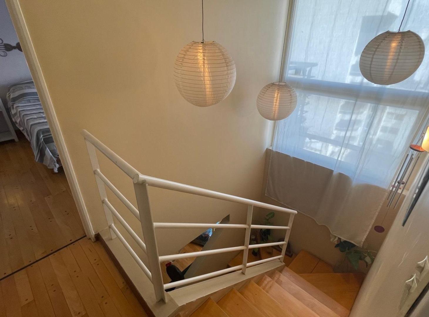 Foto de Excelente duplex 3 ambientes. semi piso. muy luminoso!, imagen 2