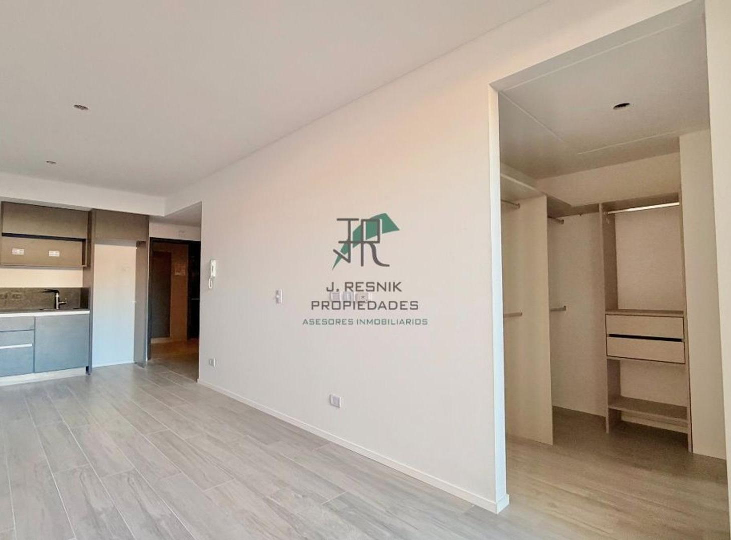 Foto de MONOAMBIENTE DE CATEGORÍA - VESTIDOR - BAULERA - LUMINOSO, imagen 1