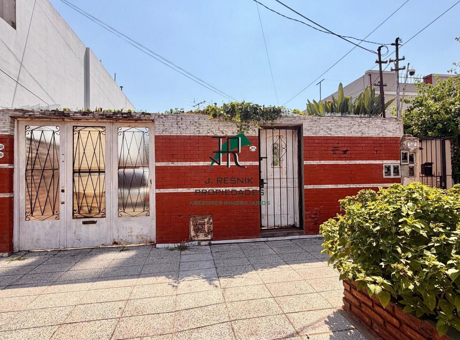Foto de CASA 4 DORMITORIOS COCINA COMEDOR PARQUE MUY BUENA, imagen 1