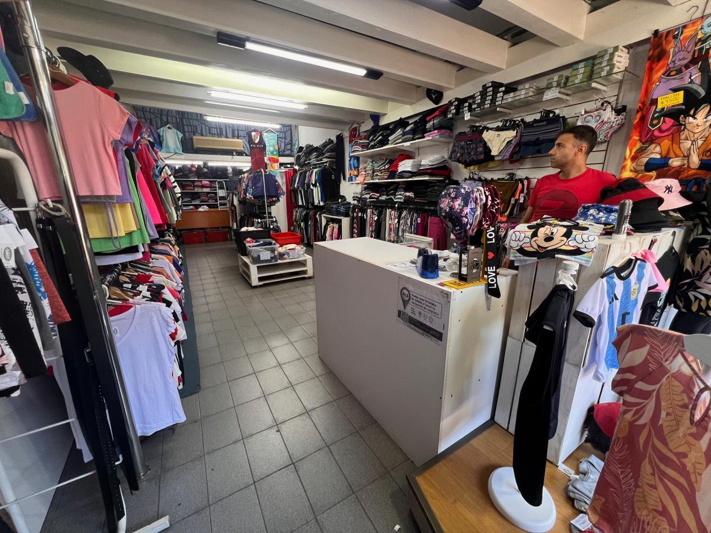 Foto de EXCELENTE LOCAL EN ZONA COMERCIAL, imagen 2