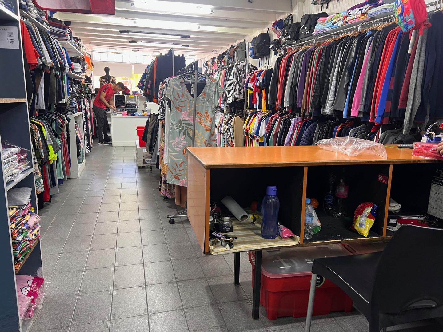 Foto de EXCELENTE LOCAL EN ZONA COMERCIAL, imagen 4