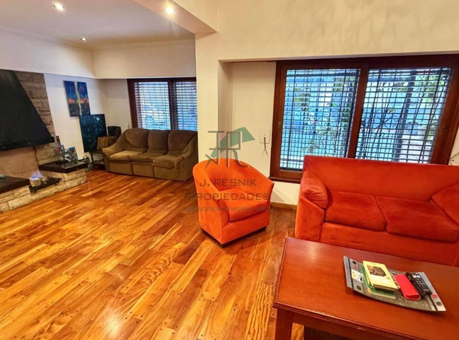 Foto de Excelente casa 5 ambientes con pileta y cochera.Financiacion, imagen 2
