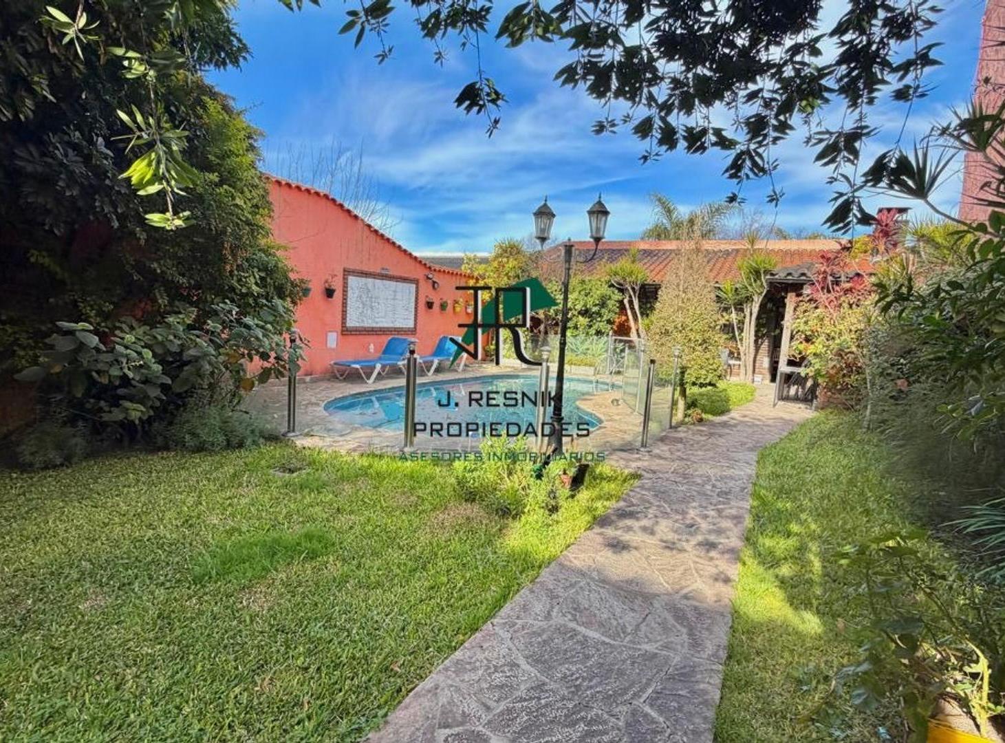 Foto de Excelente casa 5 ambientes con pileta y cochera.Financiacion, imagen 1