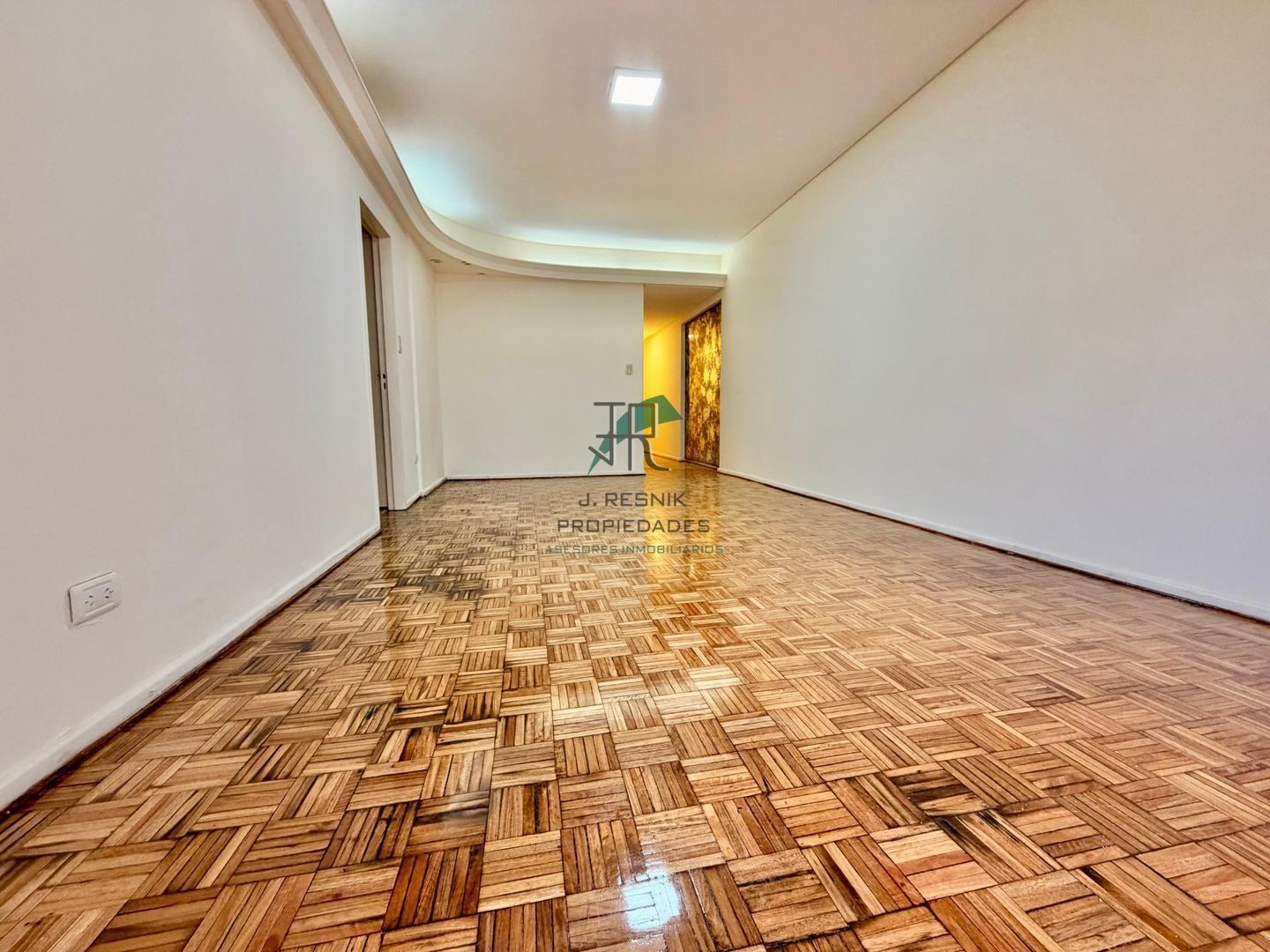 Foto de DEPARTAMENTO 3 AMBIENTES CON 105 Mts PATIO QUINCHO ÚNICO, imagen 1