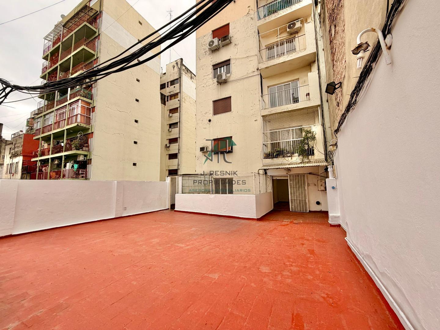 Foto de DEPARTAMENTO 3 AMBIENTES CON 105 Mts PATIO QUINCHO ÚNICO, imagen 3