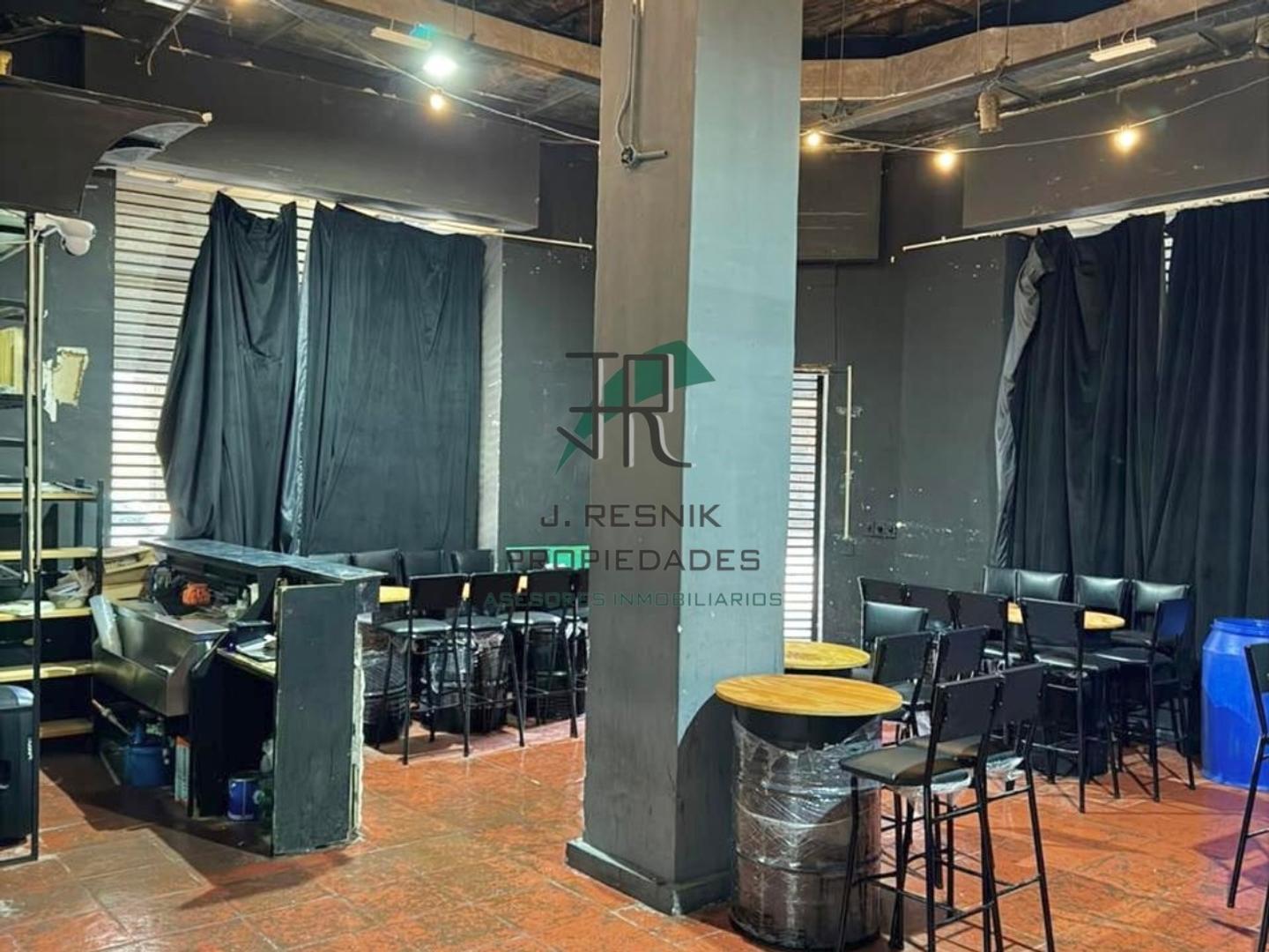 Foto de LOCAL EN VENTA CON SUBSUELO Y DOS PISOS DE VIVIENDAS, imagen 2