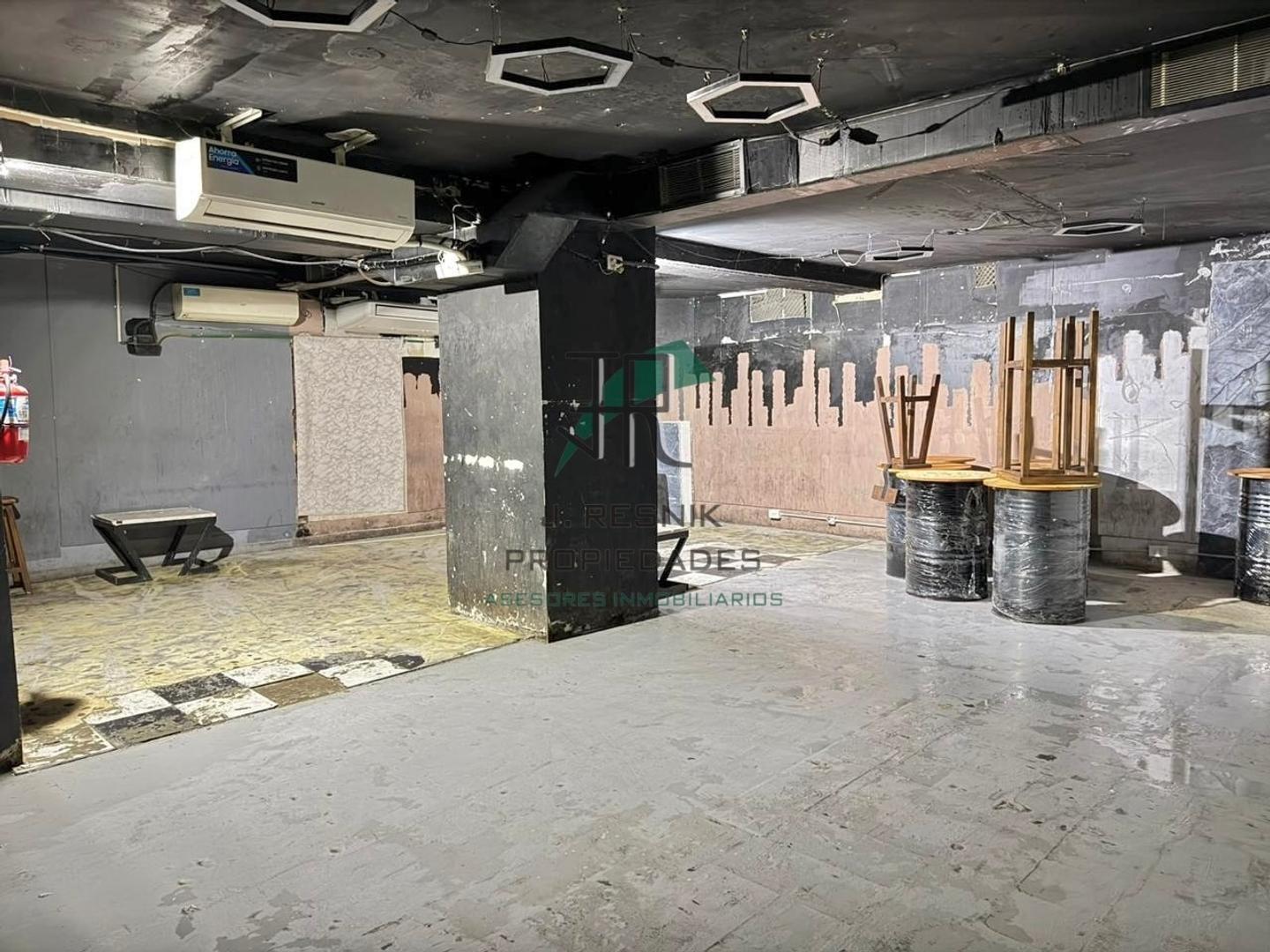 Foto de LOCAL EN VENTA CON SUBSUELO Y DOS PISOS DE VIVIENDAS, imagen 1
