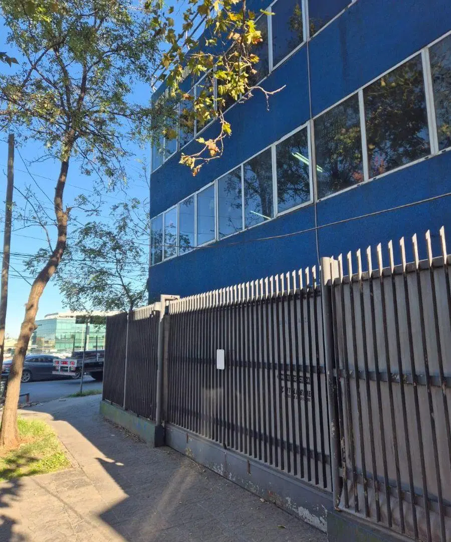 ALQUILER - OFICINAL COMERCIAL EN BLOCK CON 8 COCHERAS! 2