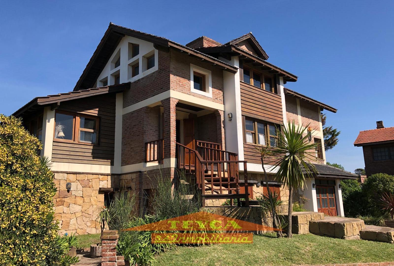 Alquiler Temporario, Casa en Norte Playa, 5 ambientes c/ cochera, vista al mar