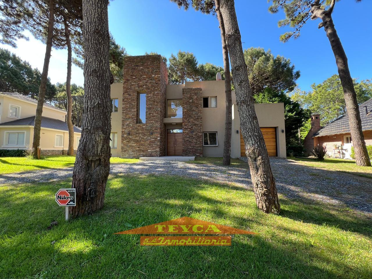 ALQUILER TEMPORARIO . Casa DE 5 AMBIENTES , ZONA Pinamar Norte