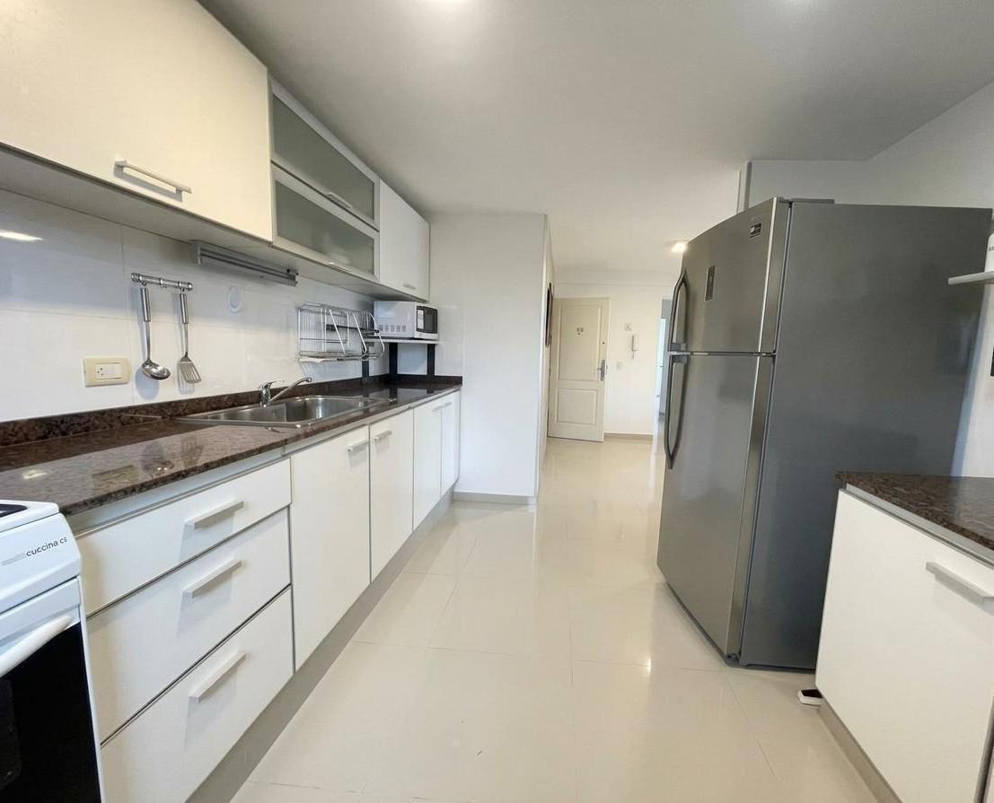 Foto de VENTA, Departamento de 4 ambientes con doble cochera, ZONA Centro, imagen 4