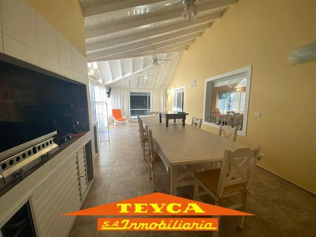 CASA DE 4 AMBIENTES, ZONA LASALLE, A LA VUELTA DEL MAR!!! 5