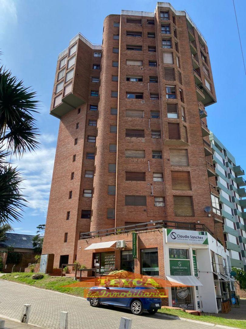 Foto de ALQUILER TEMPORARIO - DEPARTAMENTO DE 4 AMB CON COCHERA, ZONA CENTRO, imagen 2