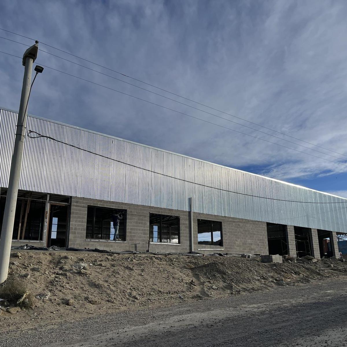 Galpón en Acceso Sur 4