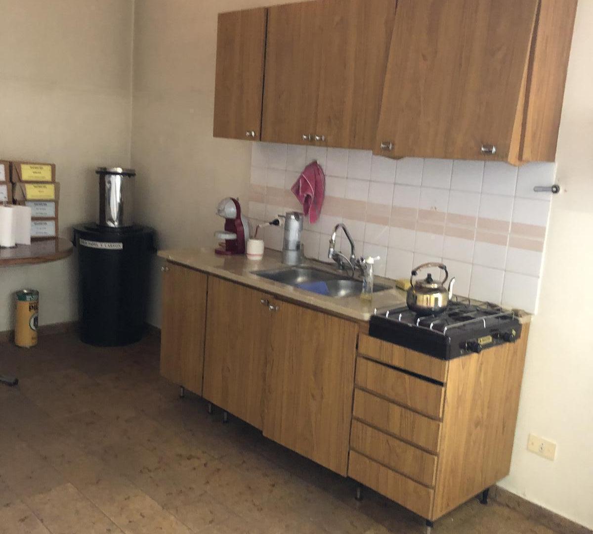Foto de Amplias Oficinas en Alquiler en zona centríca - Calle Alvear, imagen 1