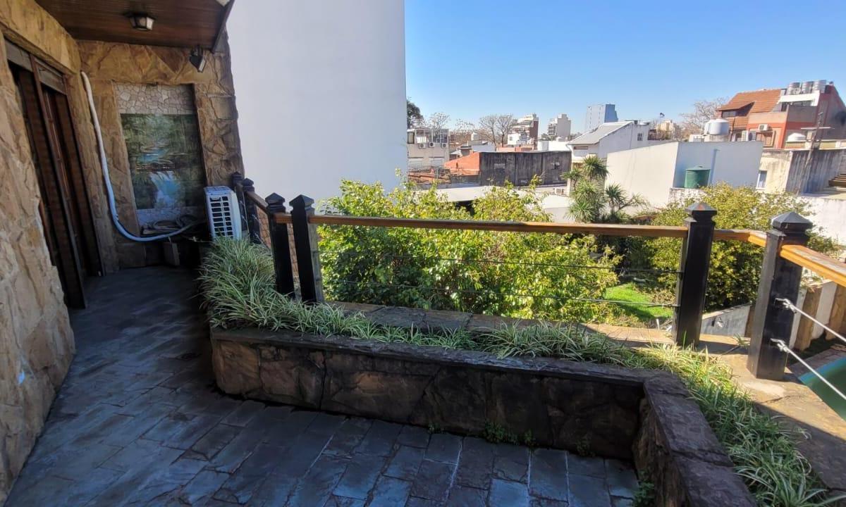 Casa de 7 Ambientes. Garage. Jardin con Piscina, Quincho y Parrilla! 3