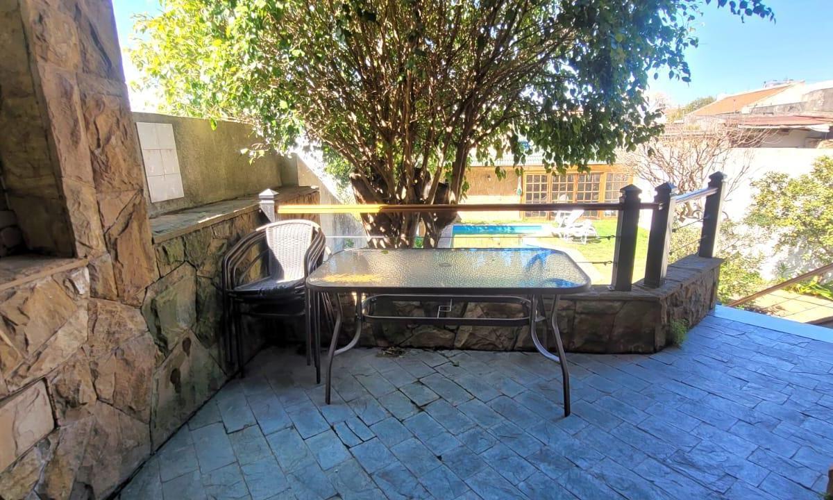 Casa de 7 Ambientes. Garage. Jardin con Piscina, Quincho y Parrilla! 4