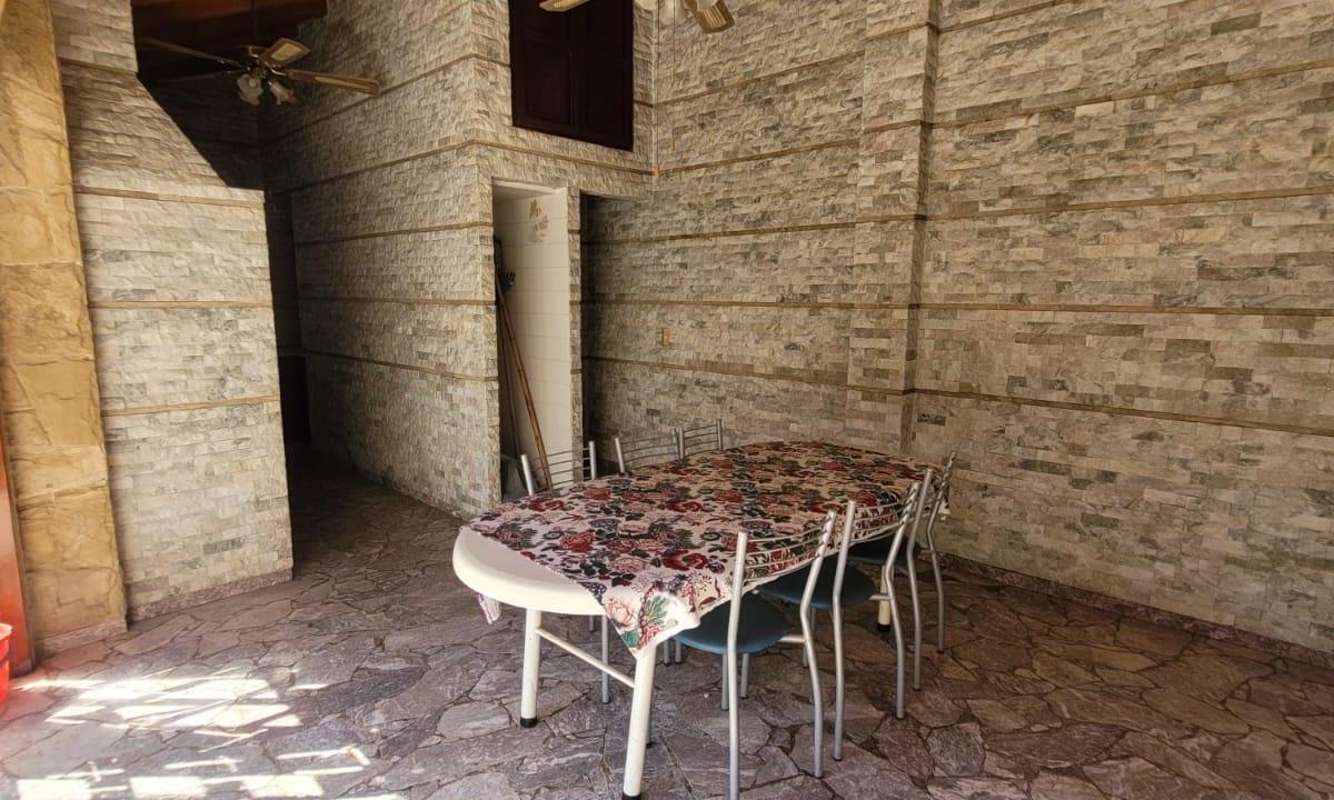 Casa de 7 Ambientes. Garage. Jardin con Piscina, Quincho y Parrilla! 1