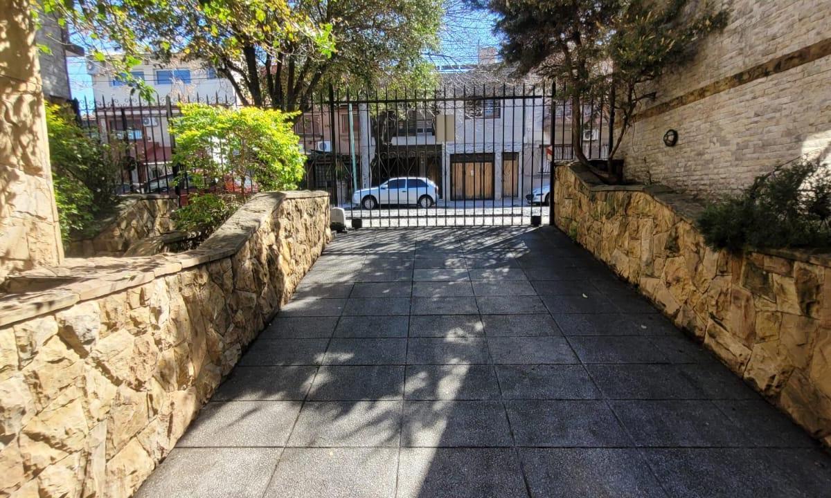 Casa de 7 Ambientes. Garage. Jardin con Piscina, Quincho y Parrilla! 5