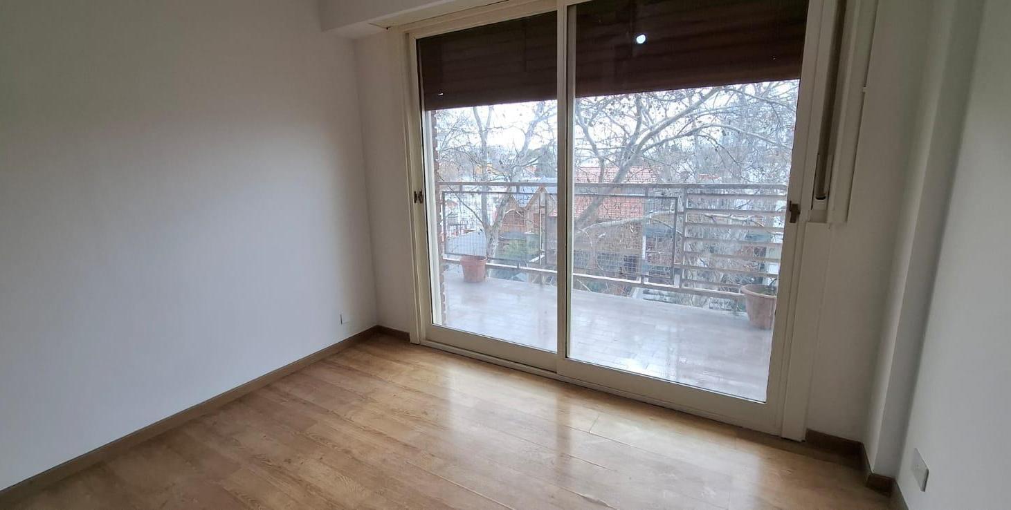 Foto de DEPARTAMENTO 3 AMBIENTES CON DEPENDENCIA, BALCÓN Y ESPACIO GUARDACOCHE!!, imagen 2