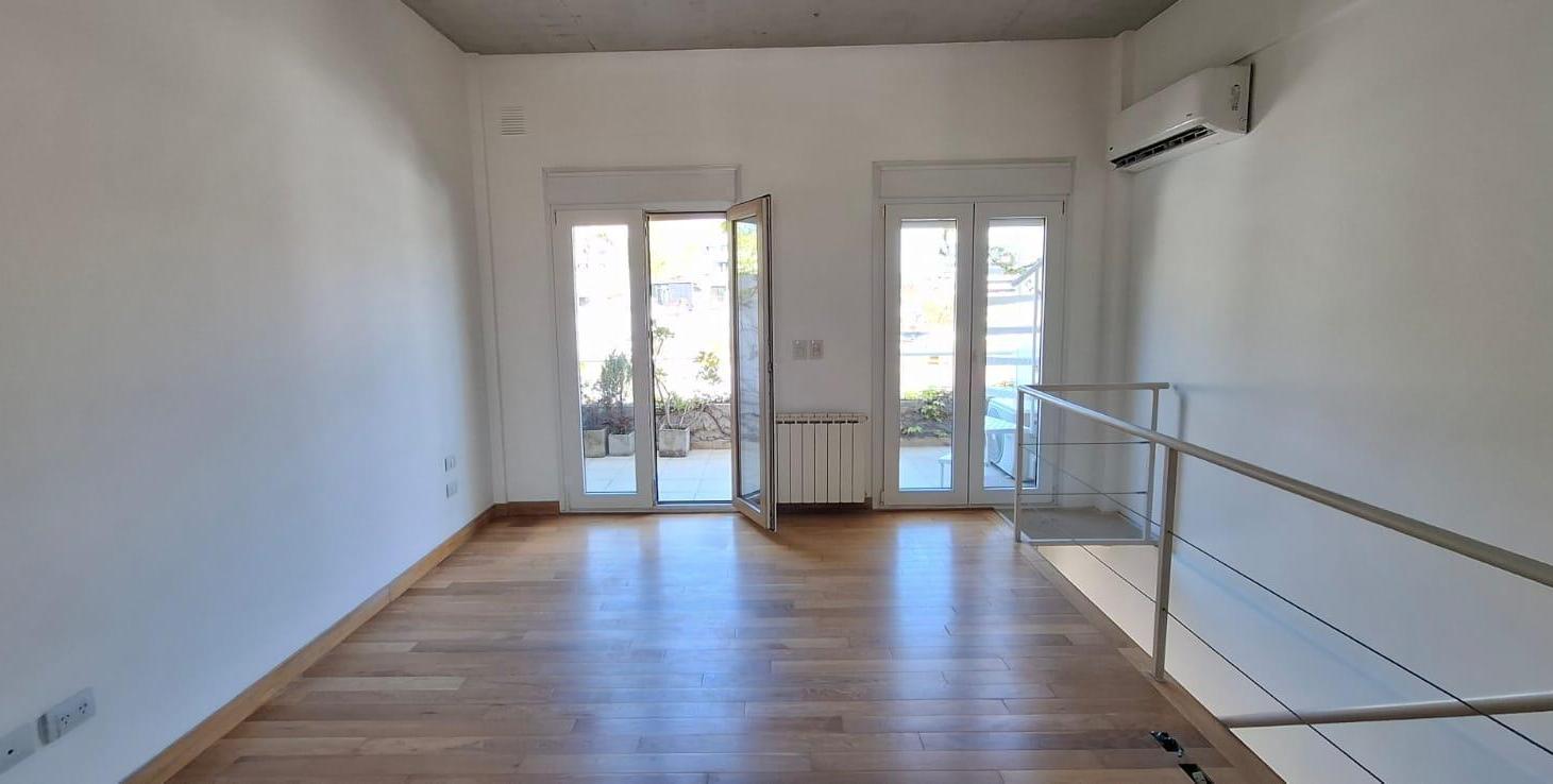 Foto de HERMOSO DEPARTAMENTO 2 AMBIENTES EN DUPLEX CON COCHERA Y TERRAZA!!, imagen 2