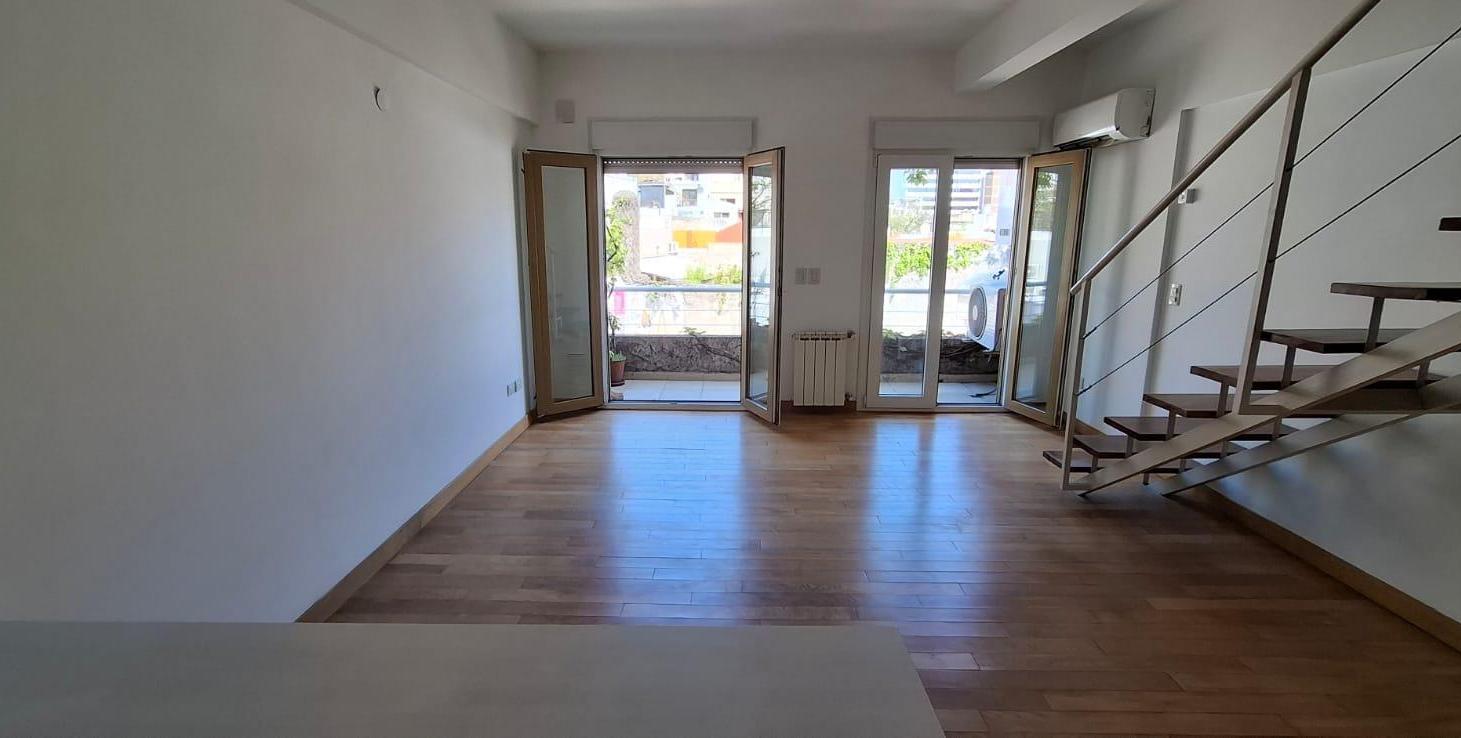 Foto de HERMOSO DEPARTAMENTO 2 AMBIENTES EN DUPLEX CON COCHERA Y TERRAZA!!, imagen 4