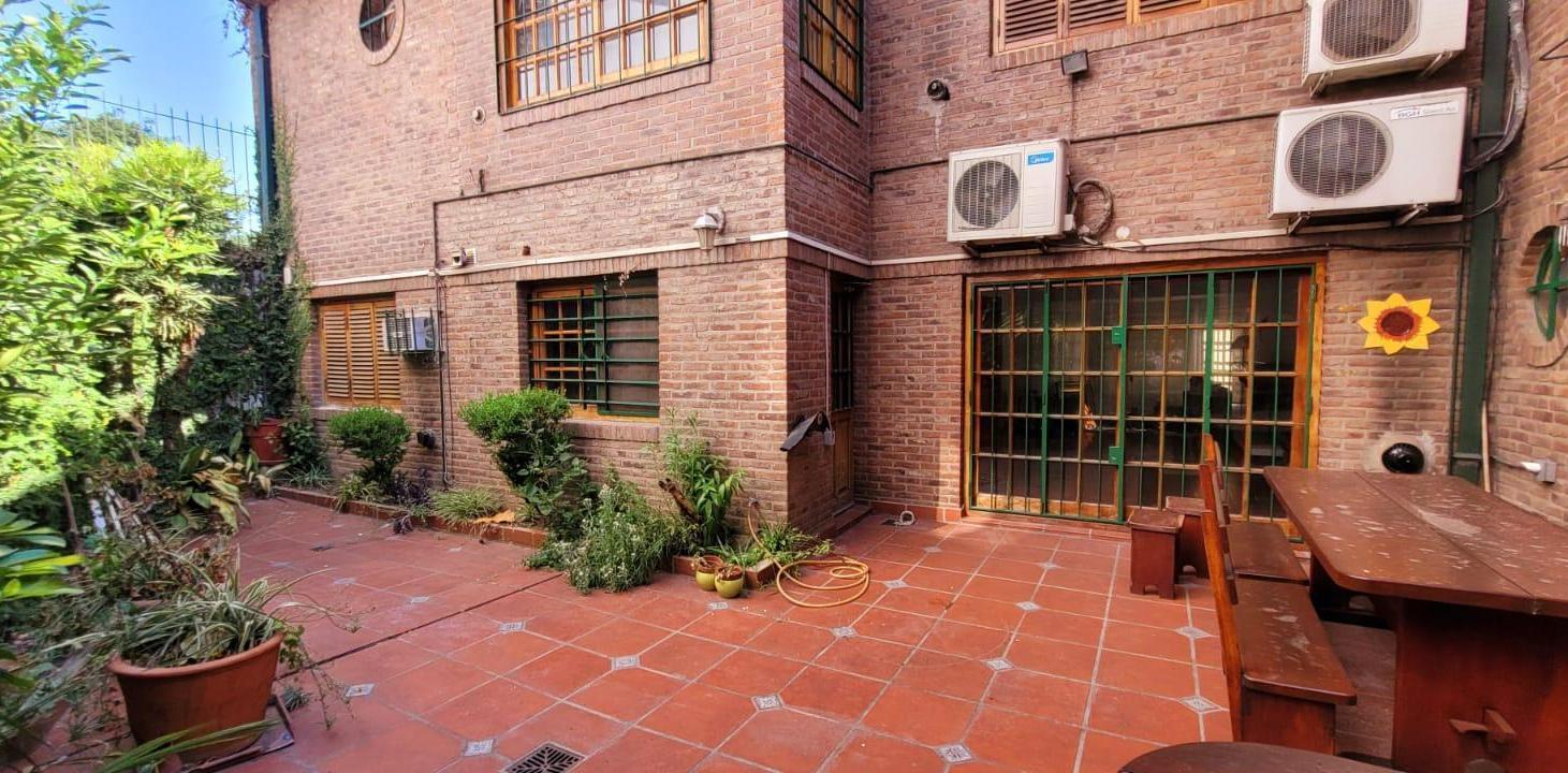 Foto de CASA DE 6 AMB. EN 3 PLANTAS CON GARAGE, PATIO CON JARDÍN Y PARRILLA!!, imagen 1
