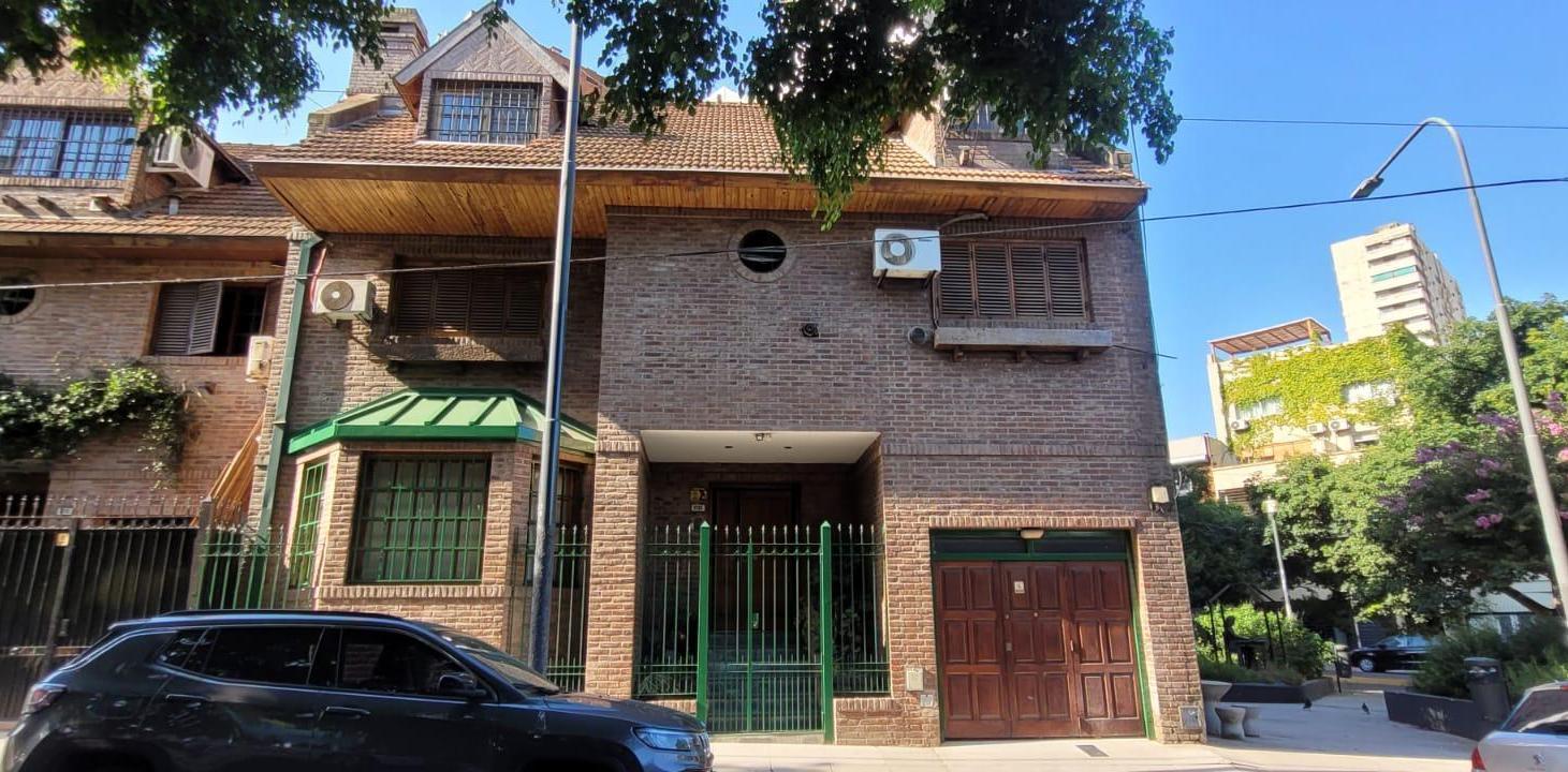 Foto de CASA DE 6 AMB. EN 3 PLANTAS CON GARAGE, PATIO CON JARDÍN Y PARRILLA!!, imagen 2