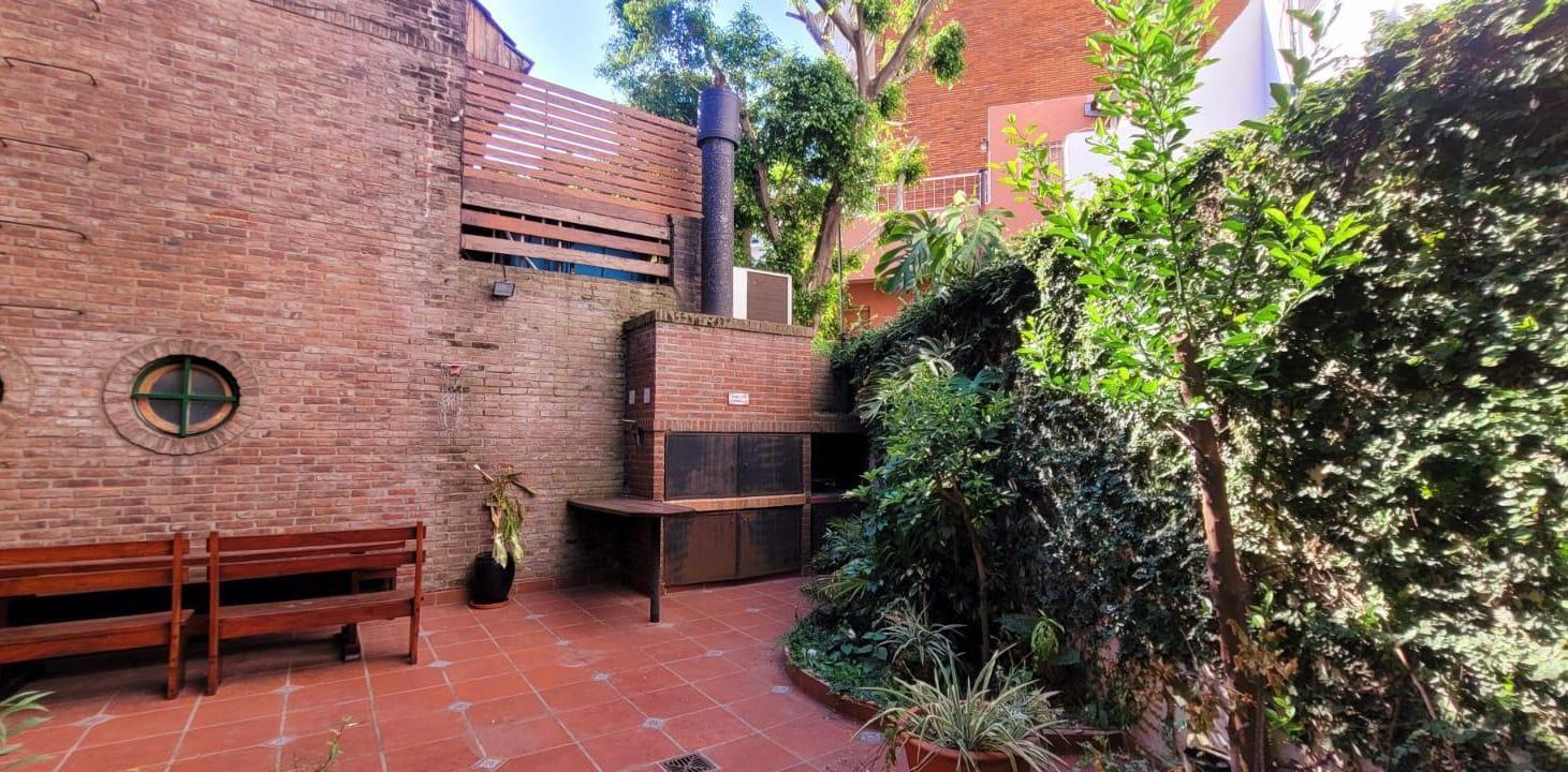 Foto de CASA DE 6 AMB. EN 3 PLANTAS CON GARAGE, PATIO CON JARDÍN Y PARRILLA!!, imagen 3