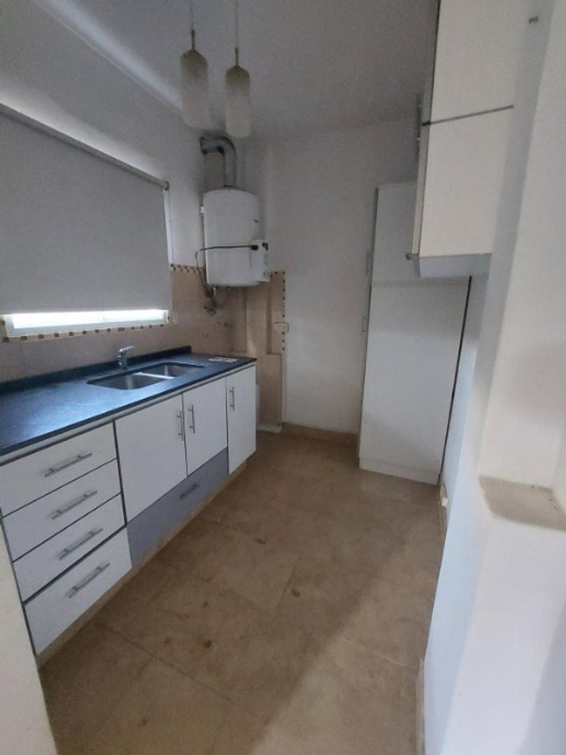 Depto de 2 Ambientes en Pleno Lanusita 5