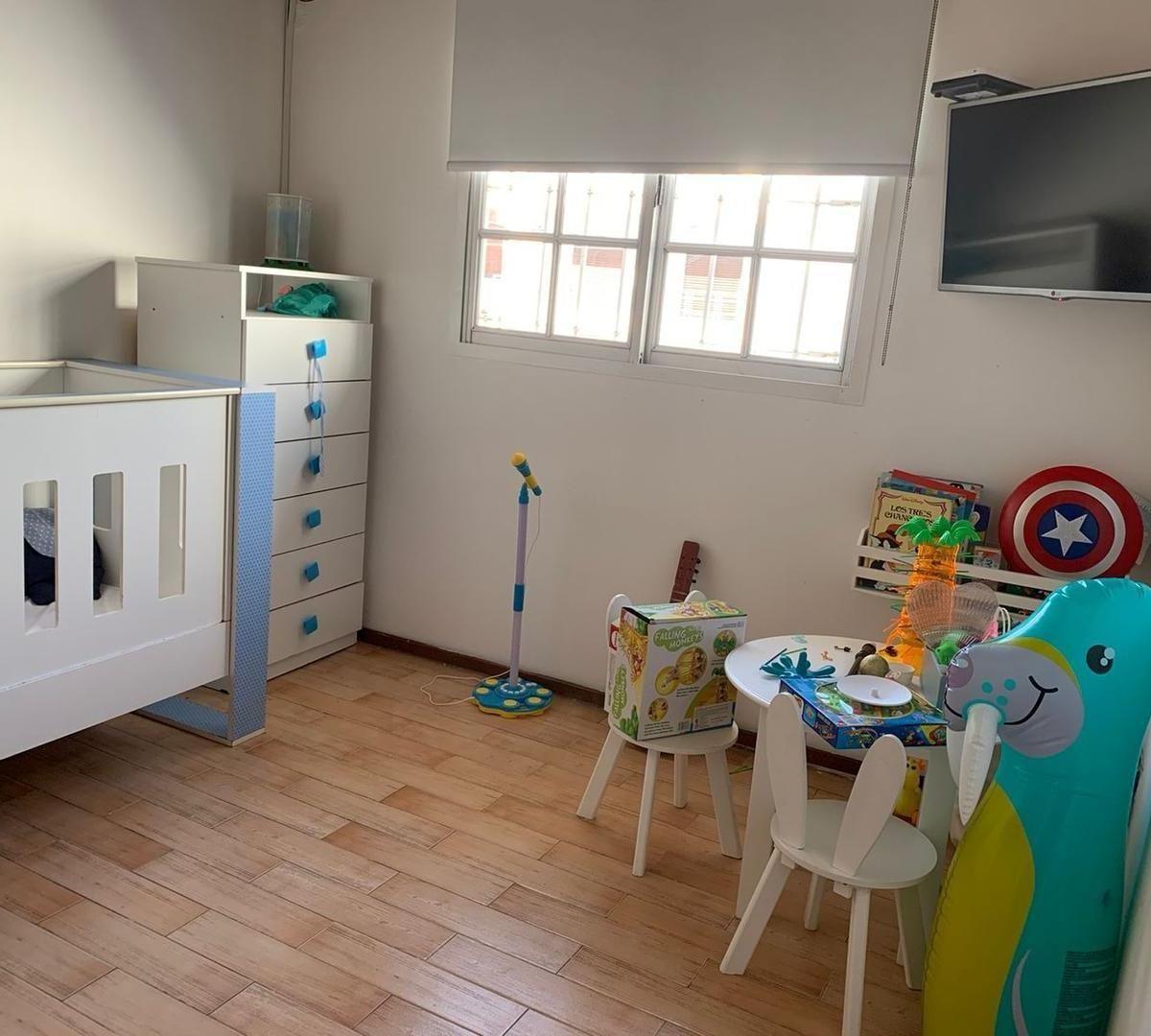 REBAJADA! HERMOSO TRIPLEX 4 Amb. c/COCHERA CUBIERTA