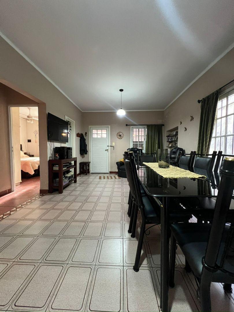 Casa de 3 Amb con Amplio Fondo Libre y Pileta 2