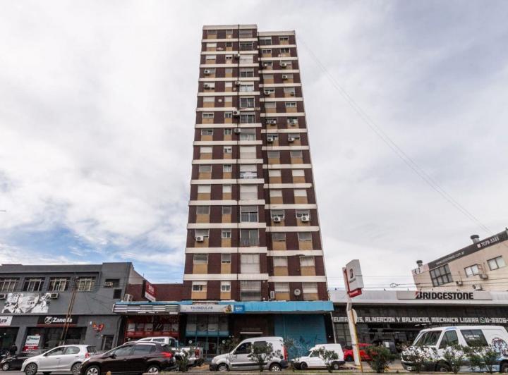Oport Única: Impecable 4 Amb al Frente en Av. Hip ¡Apto cred