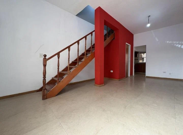 Duplex de 3 amb c/ cochera, patio y parrilla en Lanús O 5
