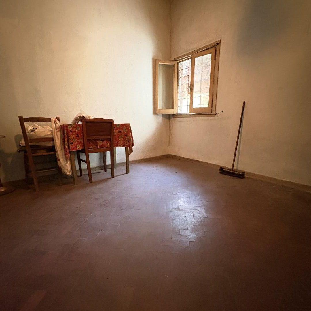 Casa lote propio con construcción a terminar en Banfield. Ideal inversor