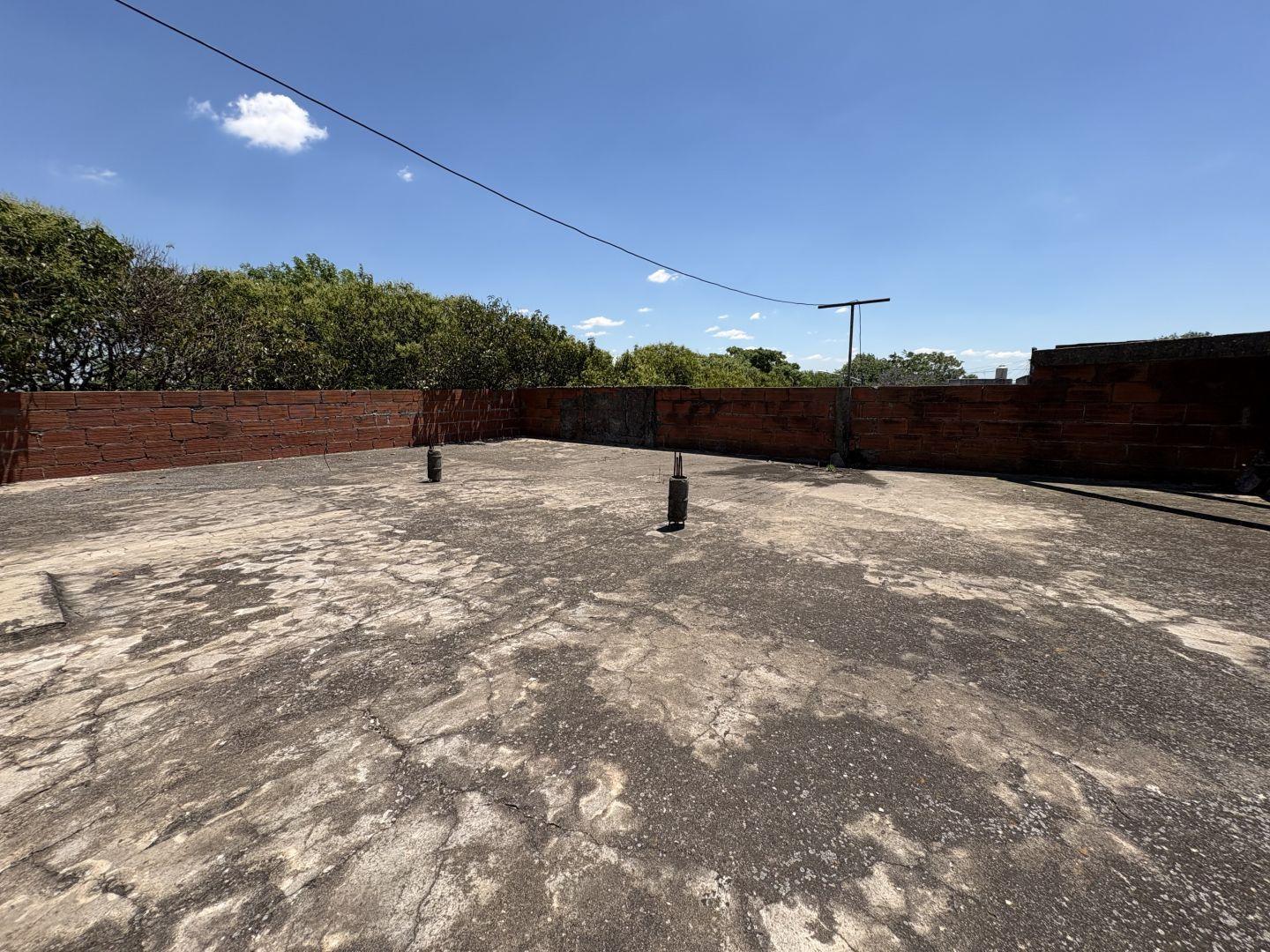 Casa lote propio con construcción a terminar en Banfield. Ideal inversor