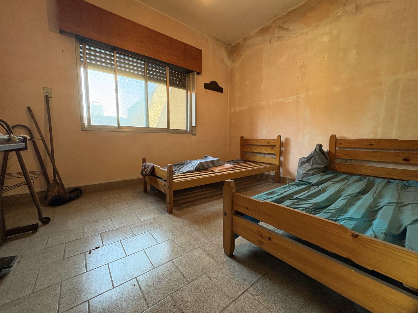 Casa lote propio con construcción a terminar en Banfield. Ideal inversor