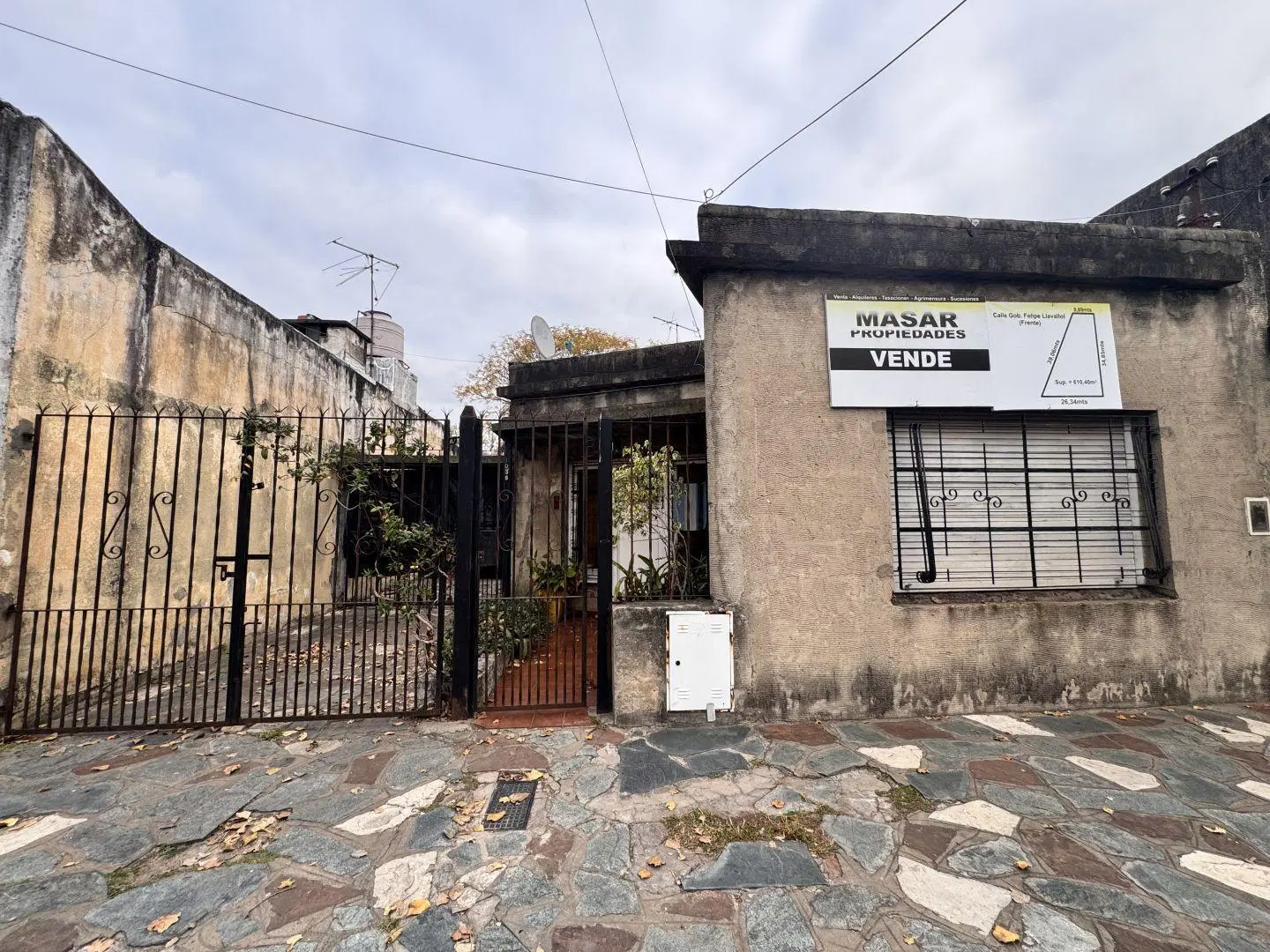 Casa de 3 amb a refaccionar sobre lote de 610 metros. Exc. ubicación! 1
