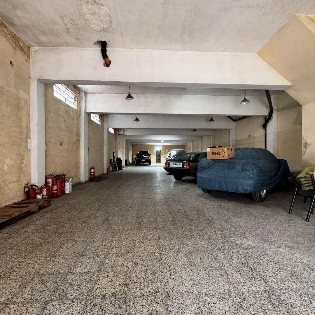 Gran deposito PH de 280 metros con oficina y 2 baños en Lanús Este 4
