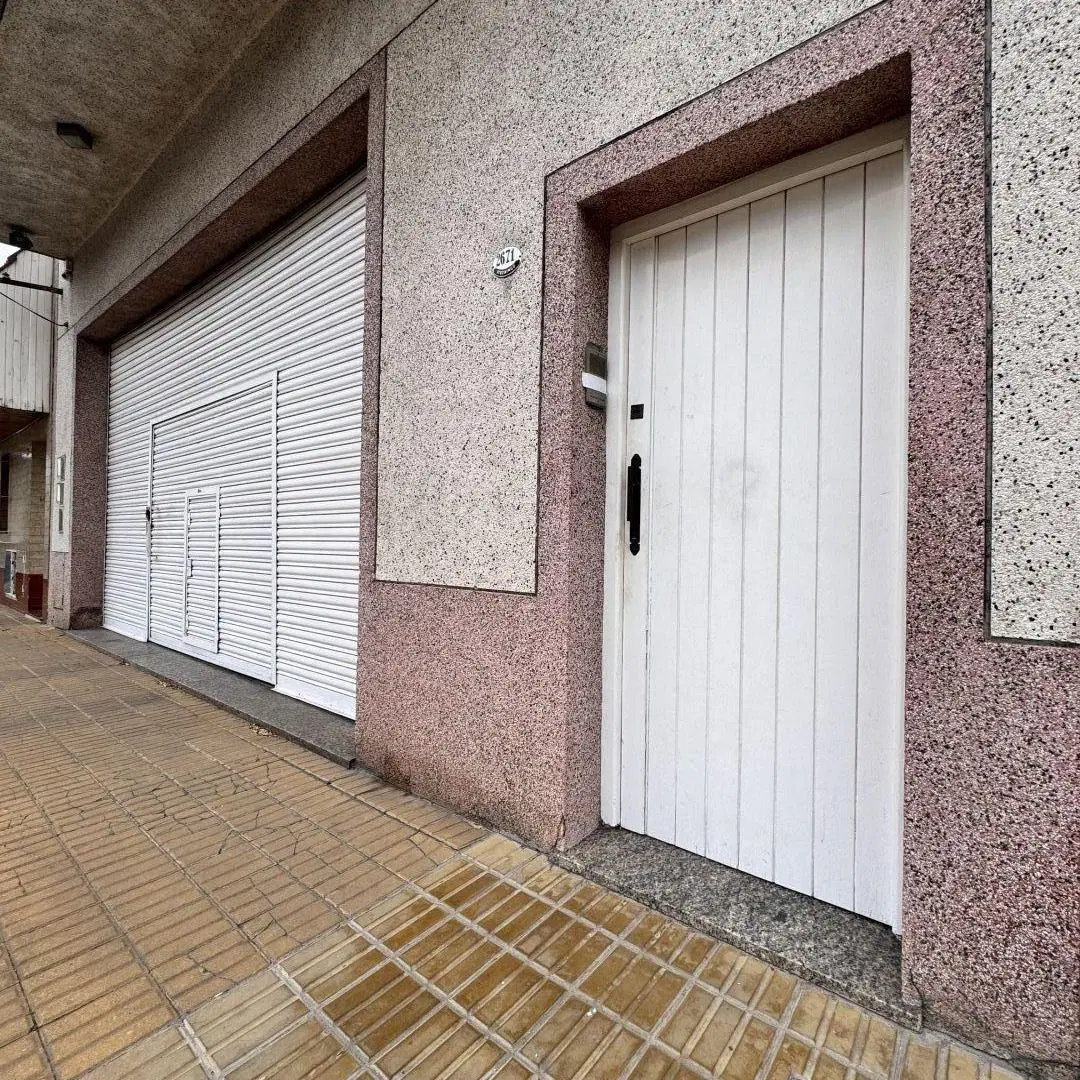 Gran deposito PH de 280 metros con oficina y 2 baños en Lanús Este 4