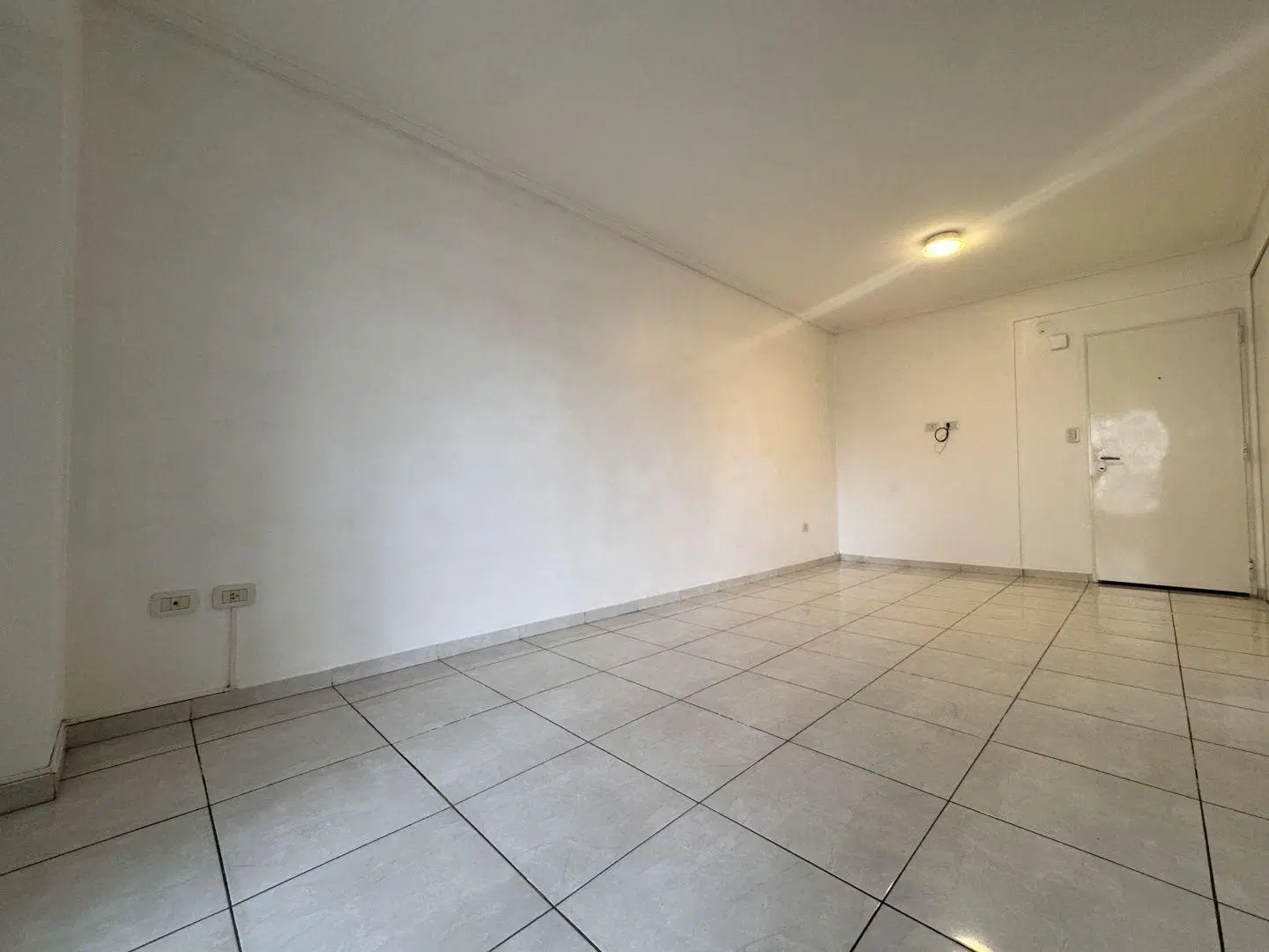 Piso de 3 amb con balcón aterrazado al frente. Exc estado y ubicación 2